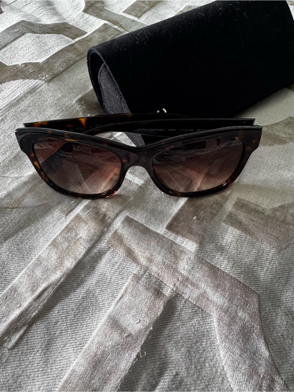 Authentic CHANEL Tortoiseshell Cat-Eye Sunglasses - Brown - Picture 7 of 7